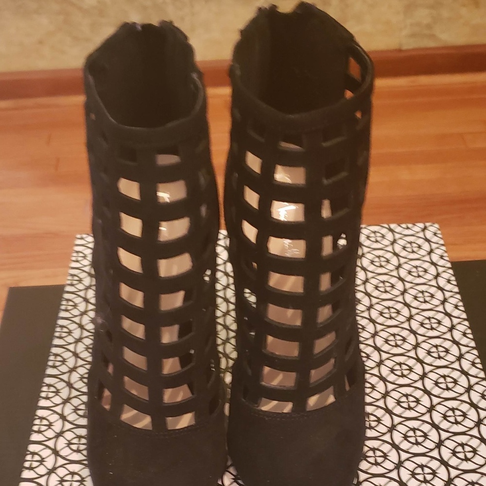 Nicole Miller Simone Heels Size 7 M